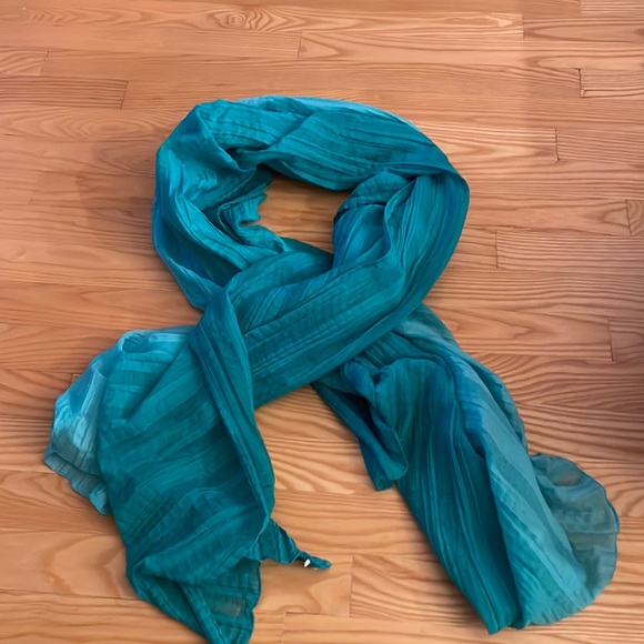 Accessories - Beautiful turquoise scarf